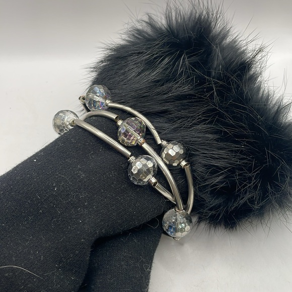 2 vintage brackets 1 memory wire silver balls and cylinder 3 stretch bracelet - Picture 5 of 6